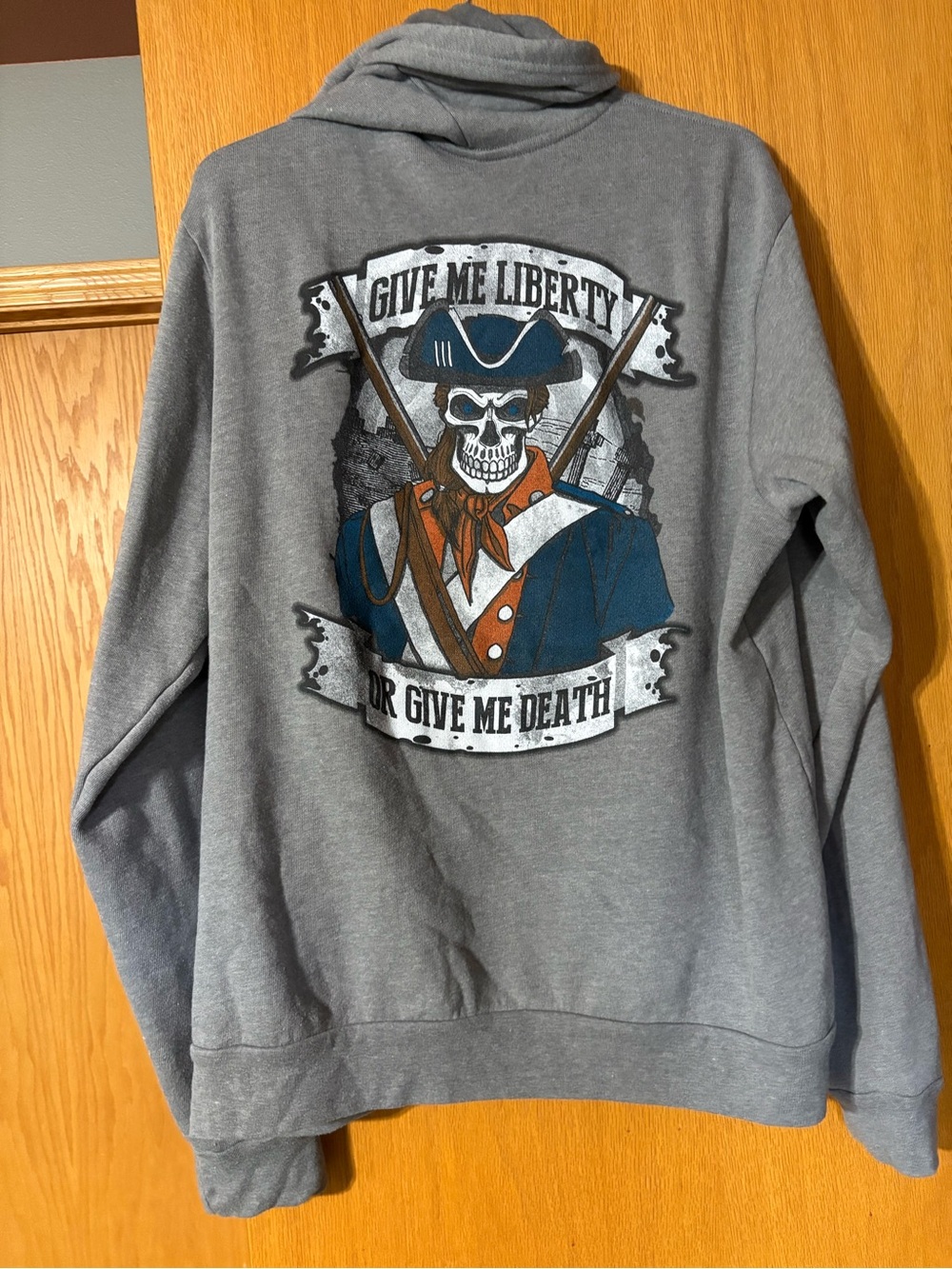 Men's Gray Pullover Hoodie with Patriotic Skull Graphic
